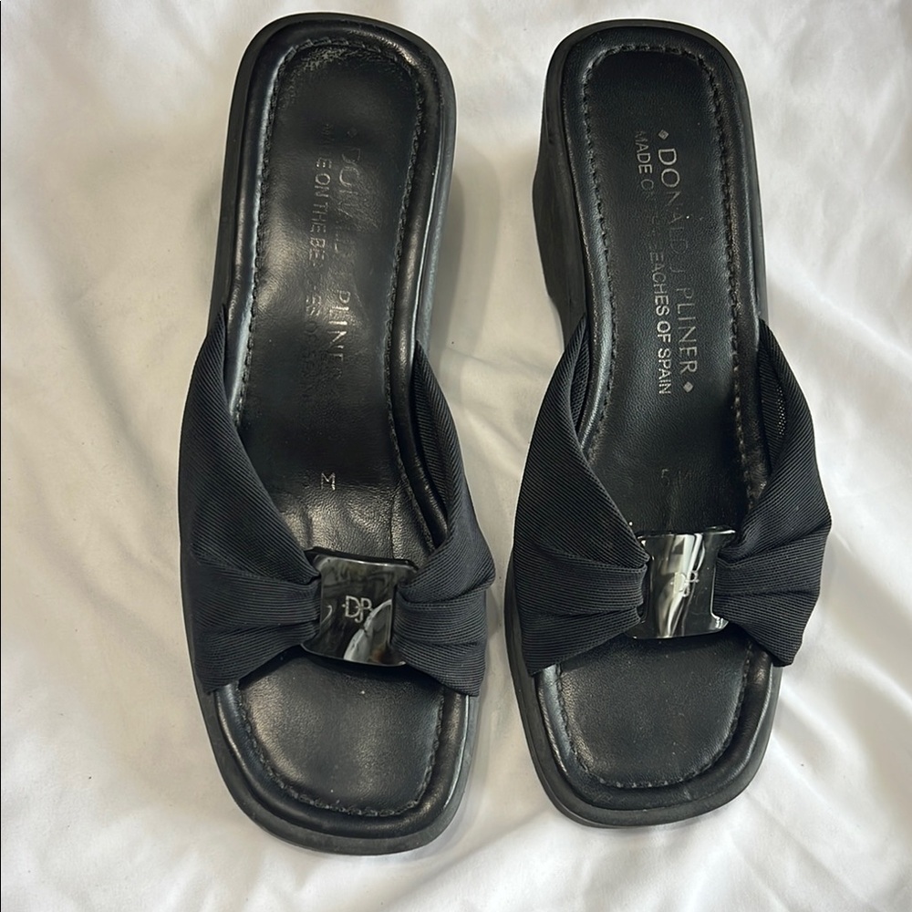 Donald J. Pliner Black Mules Sleek and Stylish